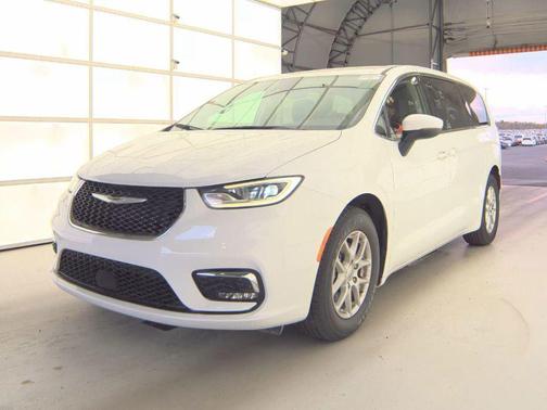 Bright White Clearcoat 2023 Chrysler Pacifica Touring L