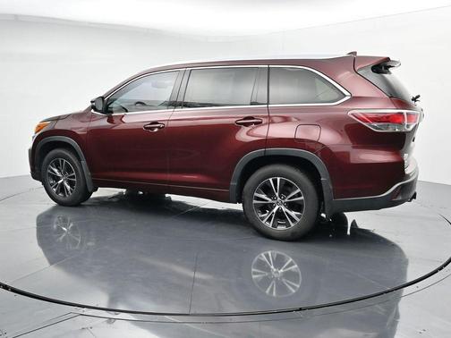 Ooh La La Rouge Mica 2016 Toyota Highlander XLE