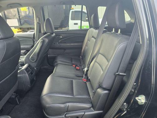 Crystal Black Pearl 2021 Honda Pilot AWD Special Edition