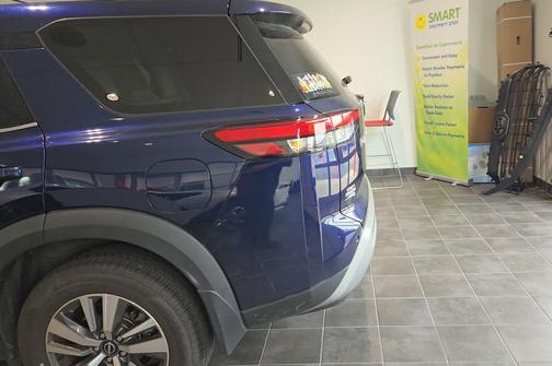 Deep Ocean Blue Pearl 2023 Nissan Pathfinder SL FWD