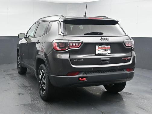 Granite Crystal Metallic Clearcoat 2021 Jeep Compass Trailhawk