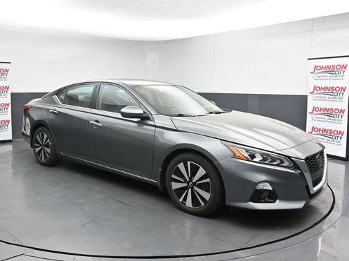 Pearl White Tricoat 2021 Nissan Altima 2.5 SL