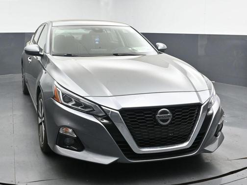 Pearl White Tricoat 2021 Nissan Altima 2.5 SL