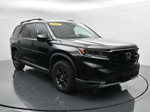 Crystal Black Pearl 2025 Honda Pilot TrailSport