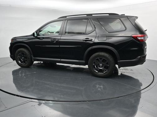 Crystal Black Pearl 2025 Honda Pilot TrailSport