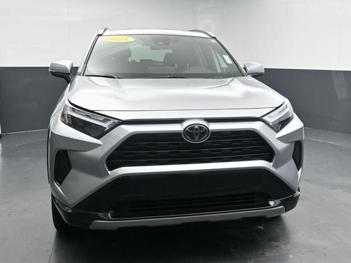 2025 Toyota RAV4 Hybrid SE