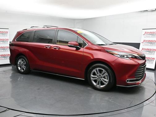 2023 Toyota Sienna Platinum 7 Passenger