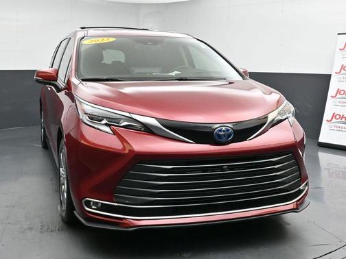 2023 Toyota Sienna Platinum 7 Passenger