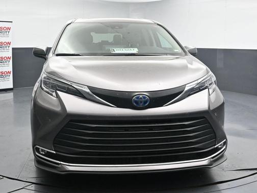 Predawn Gray Mica 2024 Toyota Sienna XLE