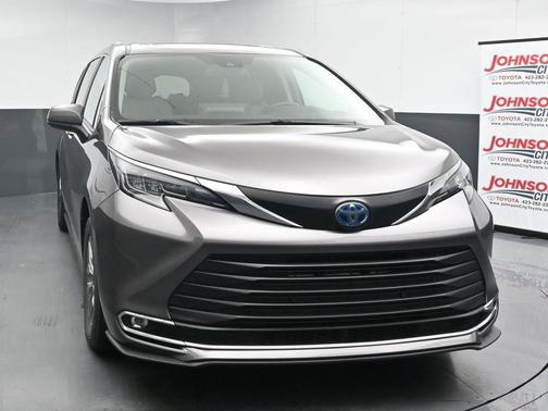 Predawn Gray Mica 2024 Toyota Sienna XLE