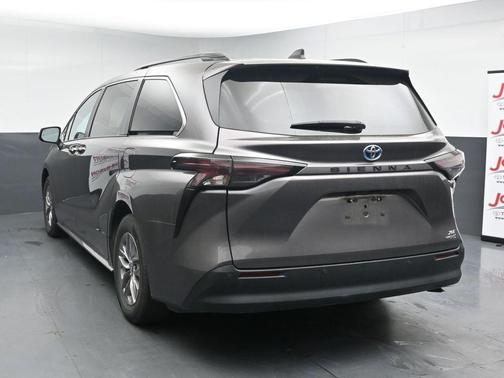 Predawn Gray Mica 2024 Toyota Sienna XLE