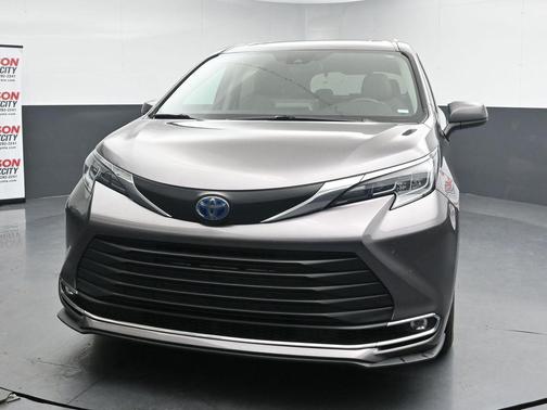 Predawn Gray Mica 2024 Toyota Sienna XLE