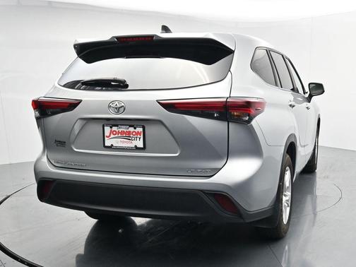 Celestial Silver Metallic 2024 Toyota Highlander LE