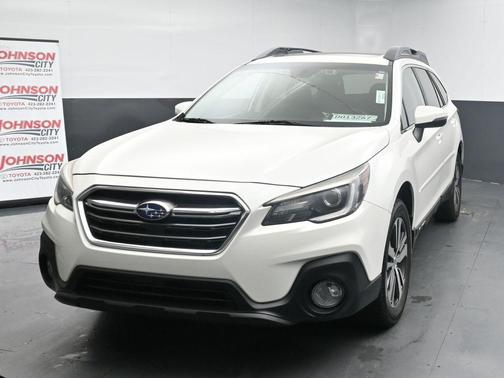 Crystal White Pearl 2018 Subaru Outback 3.6R Limited