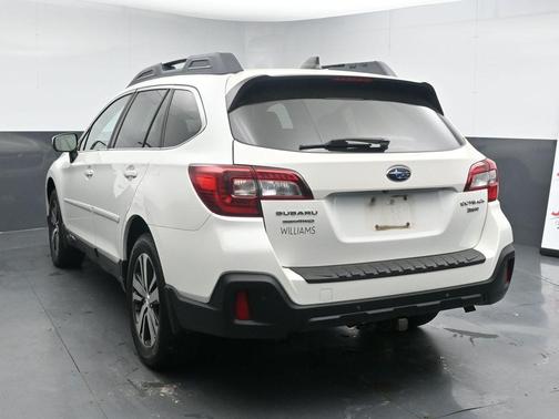 Crystal White Pearl 2018 Subaru Outback 3.6R Limited