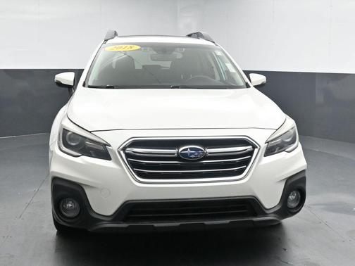 Crystal White Pearl 2018 Subaru Outback 3.6R Limited