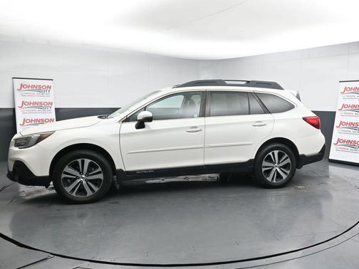Crystal White Pearl 2018 Subaru Outback 3.6R Limited