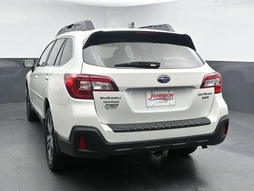 Crystal White Pearl 2018 Subaru Outback 3.6R Limited
