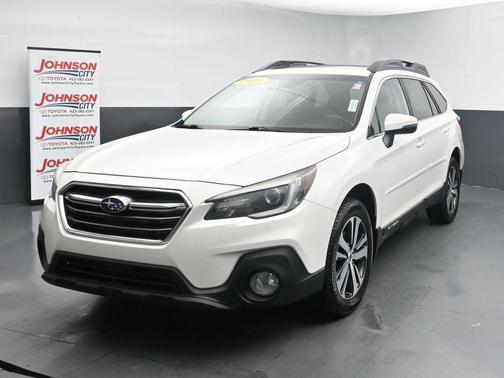 Crystal White Pearl 2018 Subaru Outback 3.6R Limited