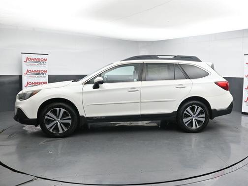 Crystal White Pearl 2018 Subaru Outback 3.6R Limited