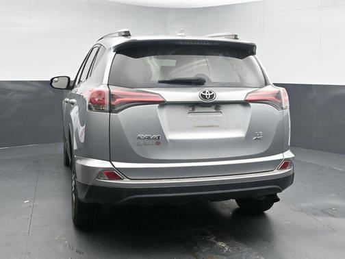 Silver Sky Metallic 2018 Toyota RAV4 LE
