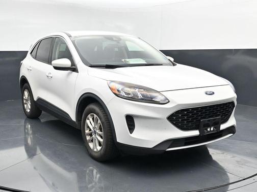 Oxford White 2020 Ford Escape SE