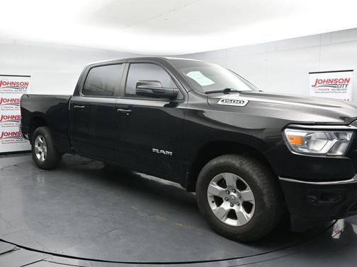 Diamond Black Crystal Pearlcoat 2023 RAM 1500 Big Horn/Lone Star