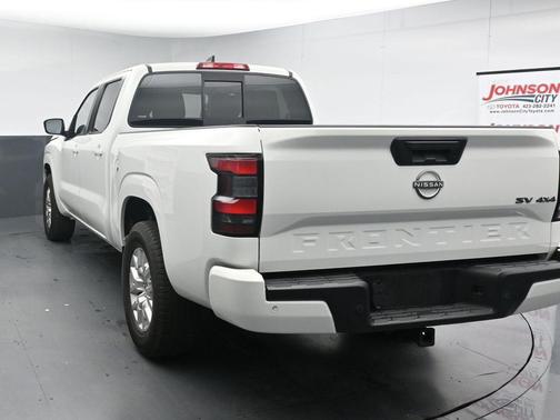 Glacier White 2022 Nissan Frontier SV