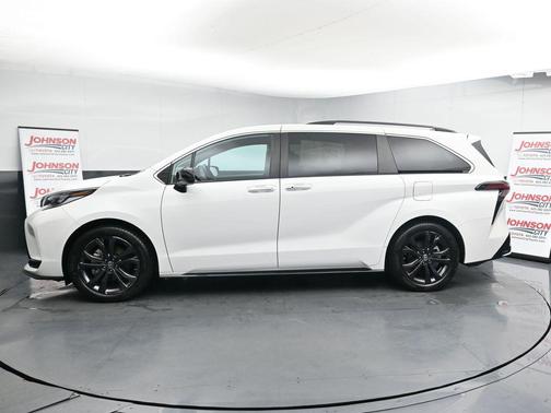 2023 Toyota Sienna XSE 7 Passenger