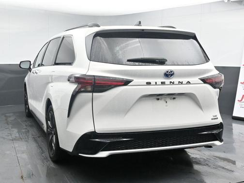 2023 Toyota Sienna XSE 7 Passenger