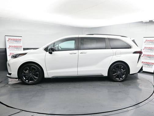 2023 Toyota Sienna XSE 7 Passenger