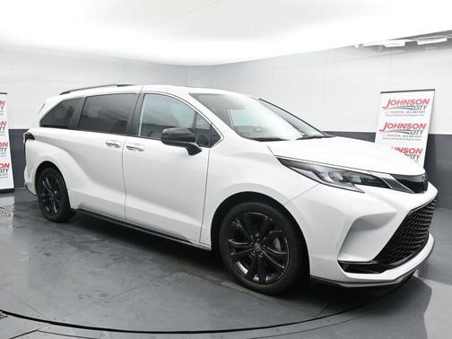 2023 Toyota Sienna XSE 7 Passenger