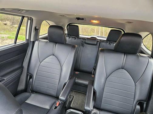 Blizzard Pearl 2021 Toyota Highlander XLE