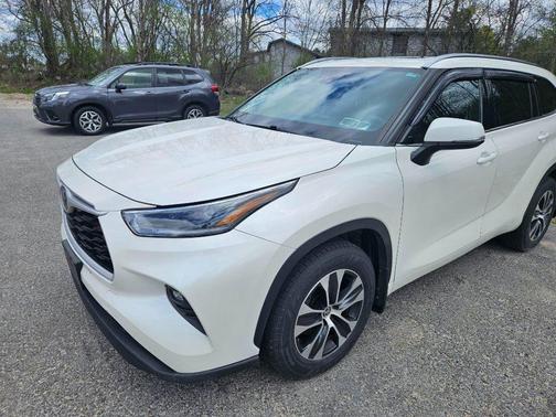 Blizzard Pearl 2021 Toyota Highlander XLE