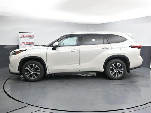 Blizzard Pearl 2021 Toyota Highlander XLE