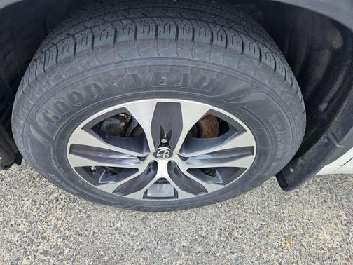 Blizzard Pearl 2021 Toyota Highlander XLE