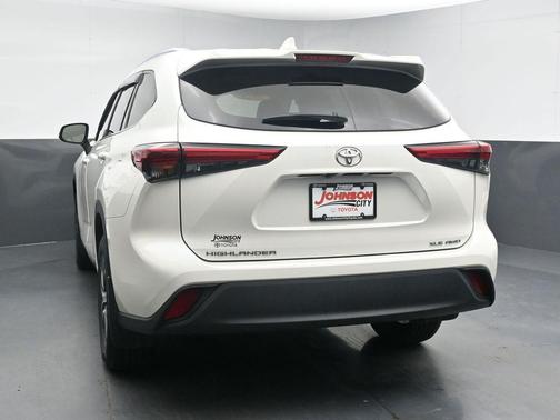 Blizzard Pearl 2021 Toyota Highlander XLE