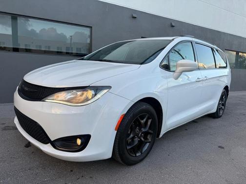 2020 Chrysler Pacifica Touring-L Plus