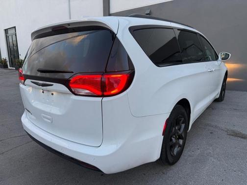 2020 Chrysler Pacifica Touring-L Plus