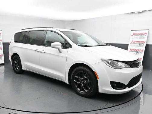 2020 Chrysler Pacifica Touring-L Plus