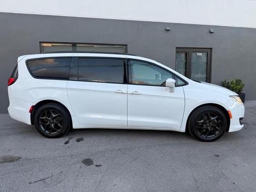 2020 Chrysler Pacifica Touring-L Plus