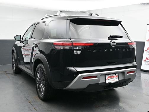 2023 Nissan Pathfinder SL 4WD