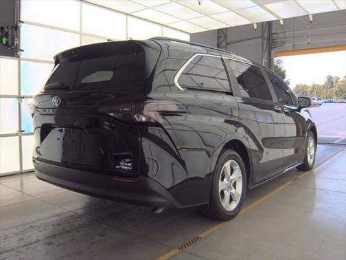 2023 Toyota Sienna XLE 8 Passenger