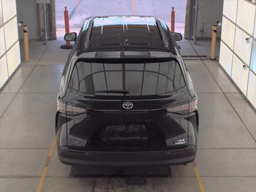 2023 Toyota Sienna XLE 8 Passenger