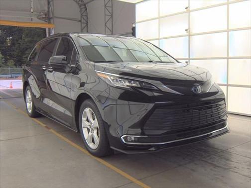 2023 Toyota Sienna XLE 8 Passenger