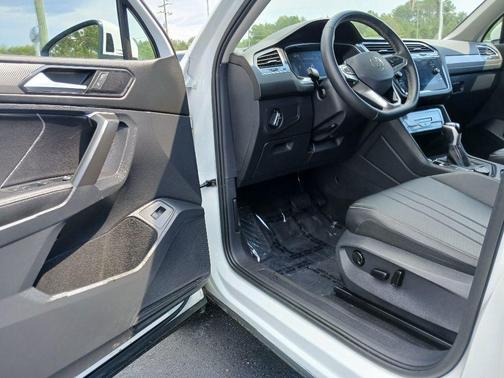 Pure White 2024 Volkswagen Tiguan 2.0T SE 4MOTION