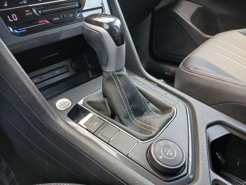 Pure White 2024 Volkswagen Tiguan 2.0T SE 4MOTION