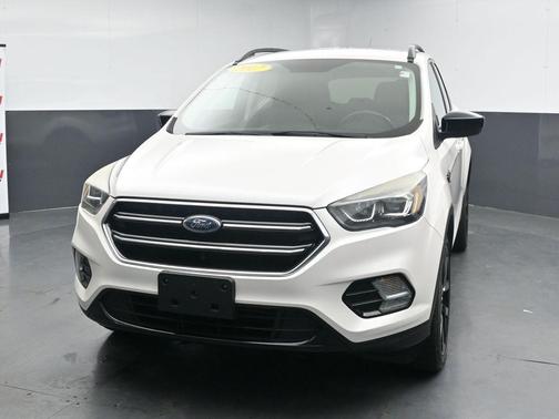 White Platinum Metallic Tri-Coat 2017 Ford Escape SE