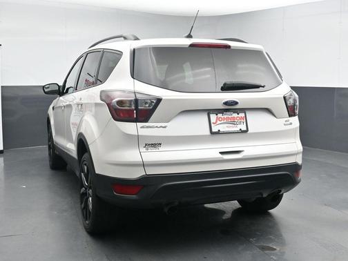 White Platinum Metallic Tri-Coat 2017 Ford Escape SE
