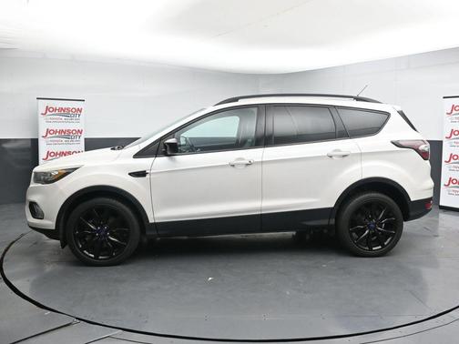 White Platinum Metallic Tri-Coat 2017 Ford Escape SE